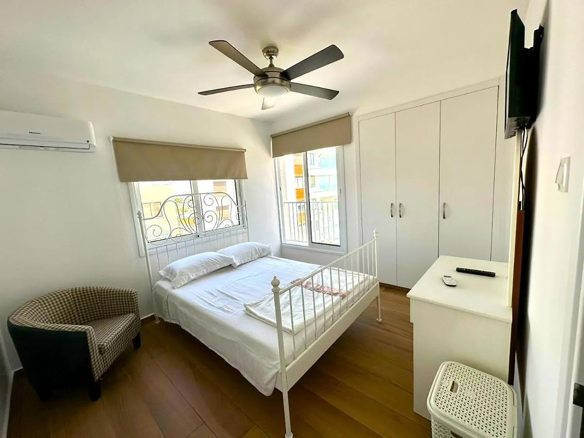 Sea View Apt - 2 Min Walk To The Beach & 200 Mbit Highspeed Internet Larnaca 0*,