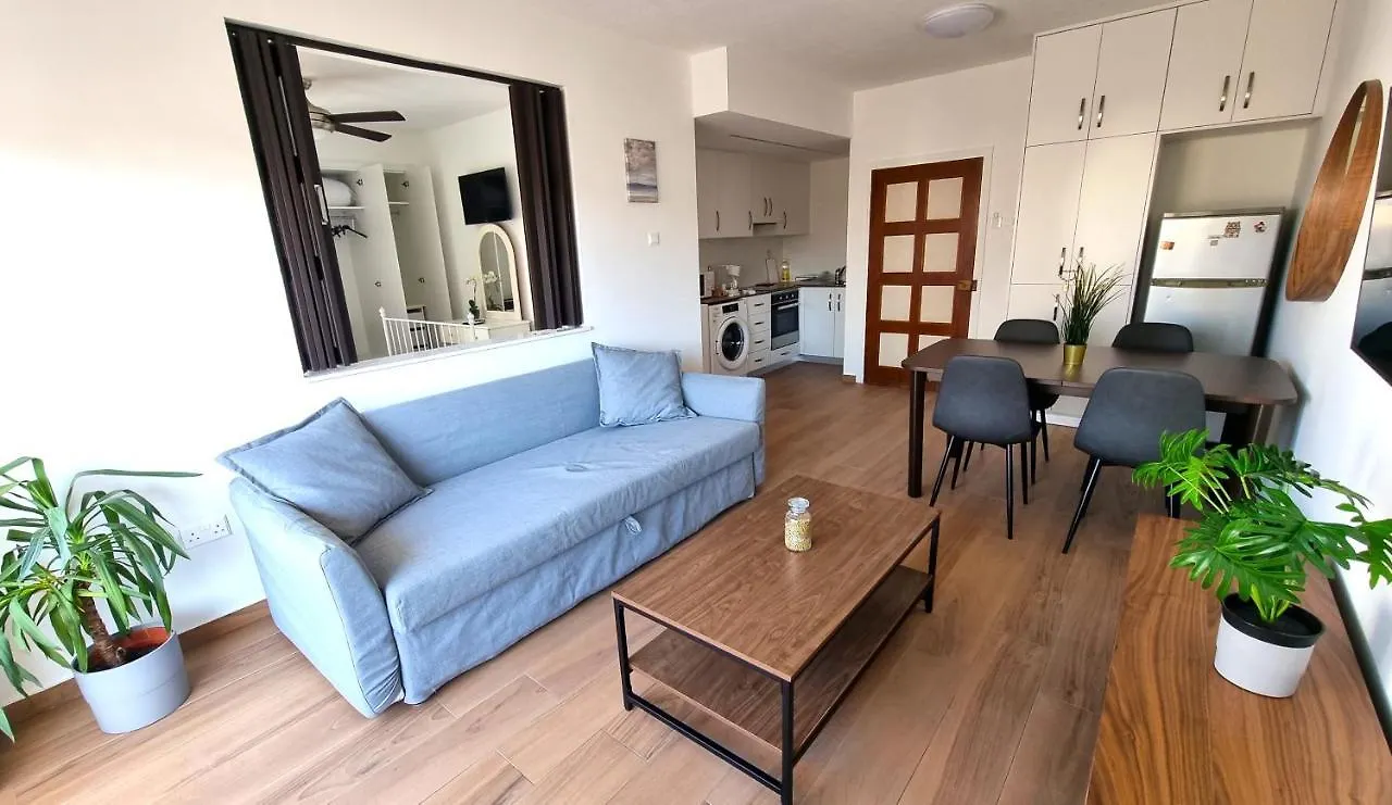Sea View Apt - 2 Min Walk To The Beach & 200 Mbit Highspeed Internet Larnaca